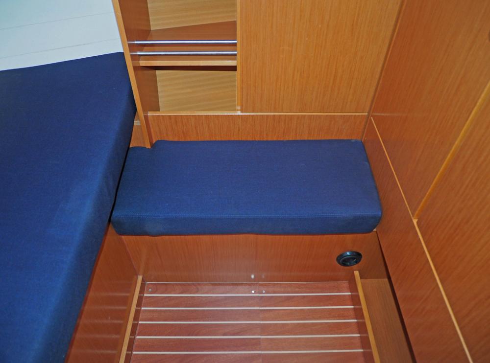 Cabin en avant, H&eacute;bergements